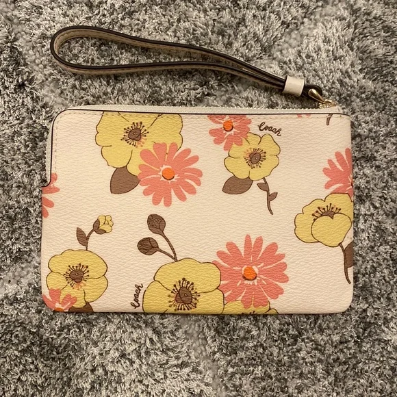 Coach wristlet. - Picture 2 of 3